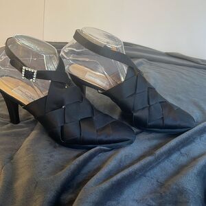 Gorgeous Diego Della Valle Satin Heels